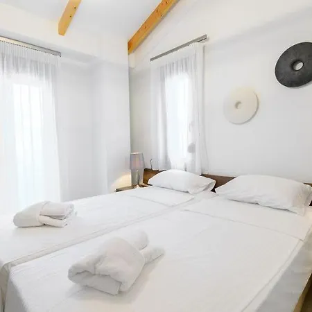 Moments Apartment B2 Walking Distance To The Beach! *