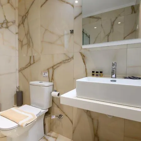 Moments Apartment B2 Walking Distance To The Beach! * Nikiana