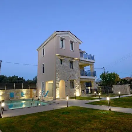 Moments Apartment B2 Walking Distance To The Beach! * Nikiana