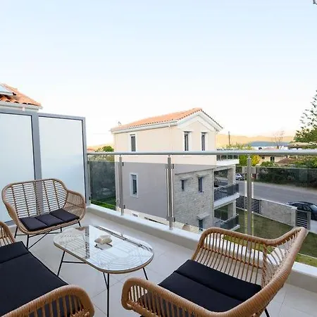 Moments Apartment B2 Walking Distance To The Beach! * Nikiana