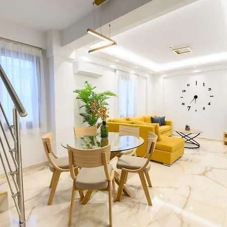 Moments Apartment B2 Walking Distance To The Beach!